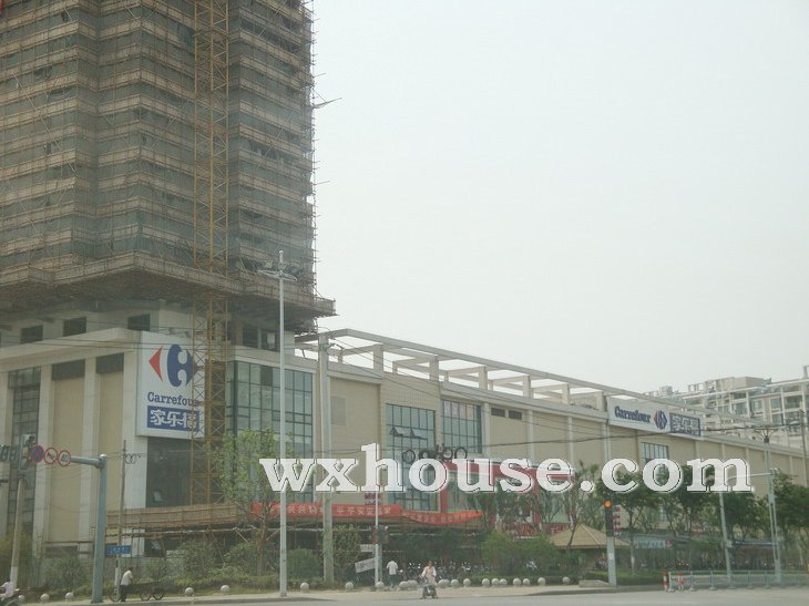 周邊奧林家樂福超市      