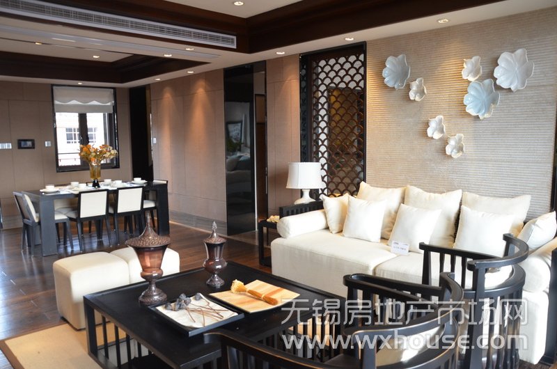 G戶型203平米洋房樣板房：客廳與餐廳      