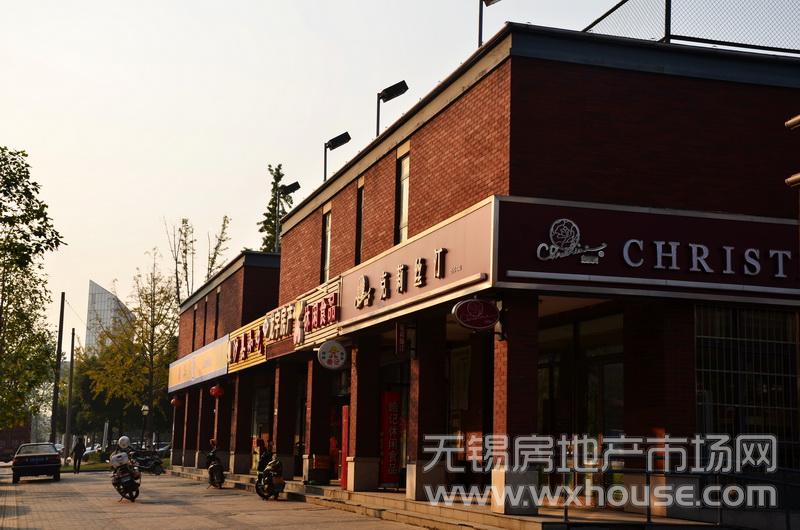 周邊配套：綠地世紀城沿街商業配套      