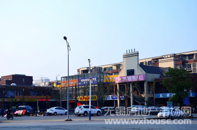 周邊配套：綠地世紀城沿街商業配套      