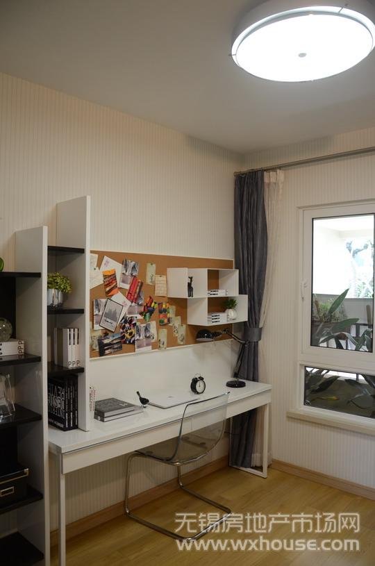 87㎡樣板房工作桌      