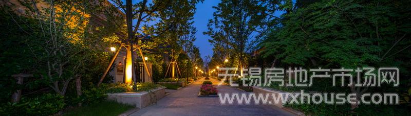 小區夜景      