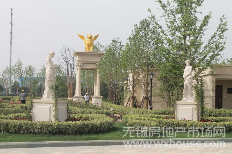 項目售樓處外      