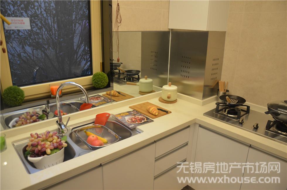 E戶型樣板房：廚房      