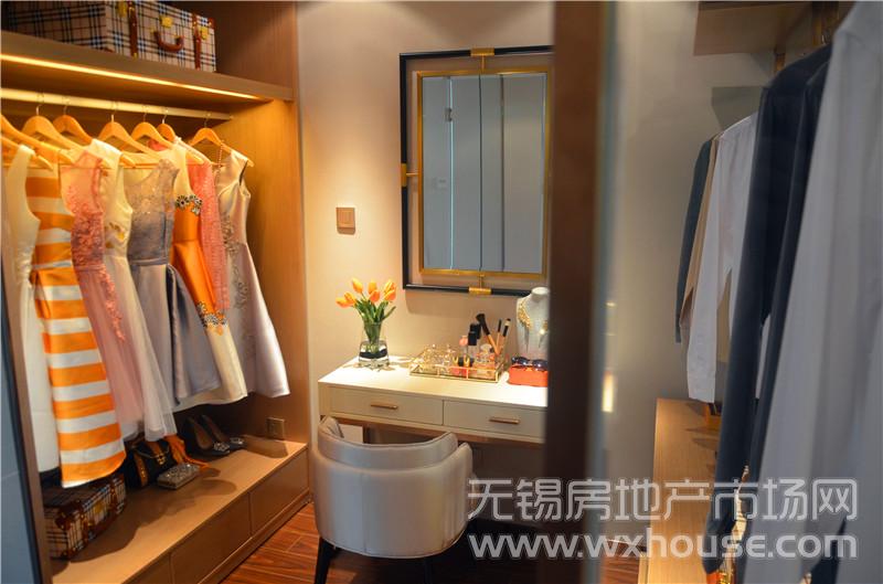 125㎡躍層戶型樣板間二層衣帽間      