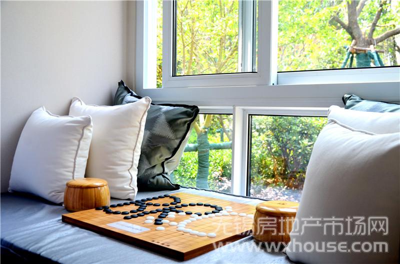 126㎡華闕戶型樣板間次臥飄窗      
