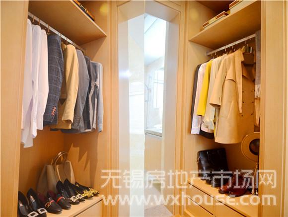 107㎡瓏庭戶型樣板間主臥衣帽間      