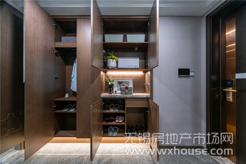 136㎡戶型樣板間入戶玄關儲物空間