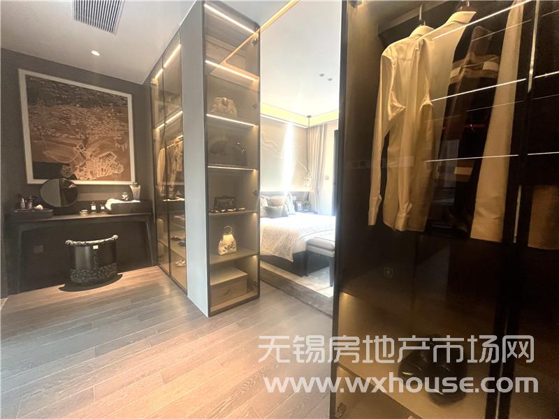 260㎡下疊戶型樣板間衣帽間