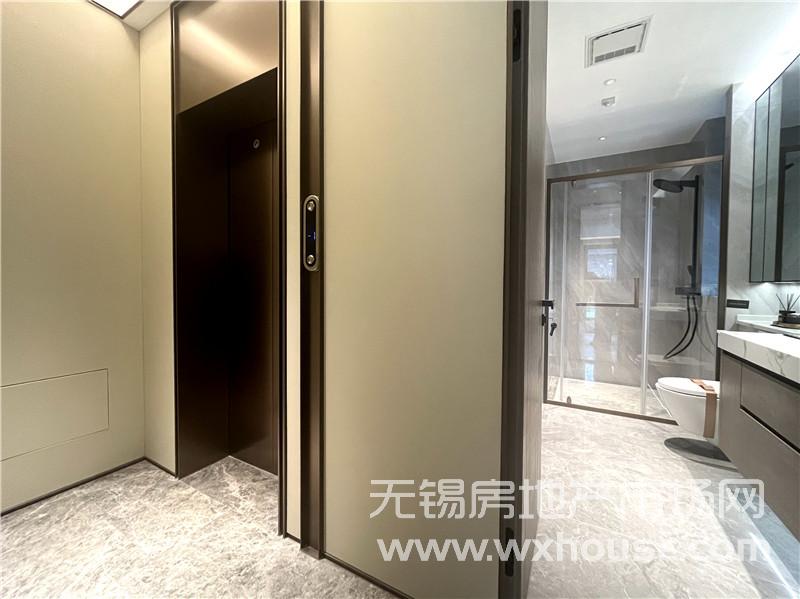 260㎡下疊戶型樣板間電梯間