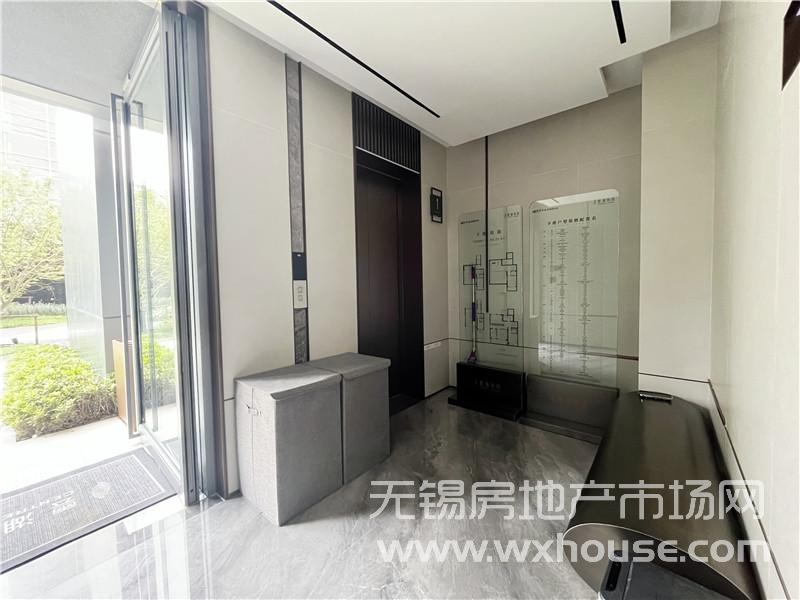 下疊戶型樣板間一樓電梯入戶